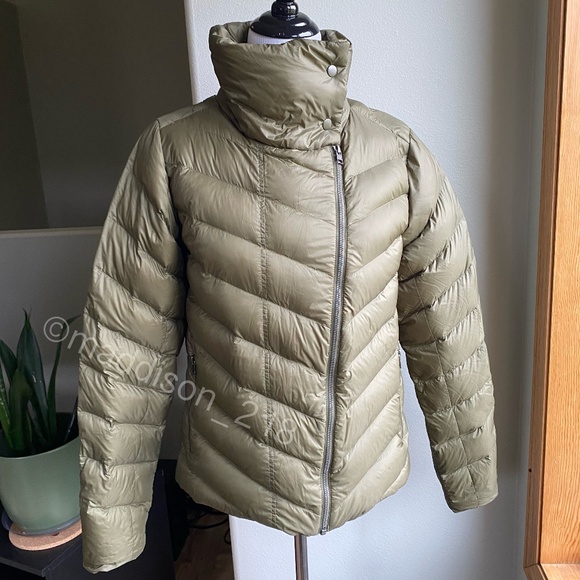 Patagonia Prow Down Jacket Large 600-fill-power Duck Down Motorcycle Style L - Picture 1 of 14
